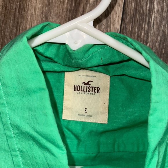 Green Hollister Top - Picture 4 of 5